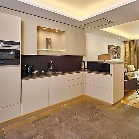מלון A-vita Viktoria & A-vita Living Luxury 4*