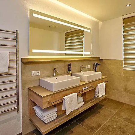 מלון A-vita Viktoria & A-vita Living Luxury
