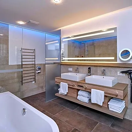 מלון A-vita Viktoria & A-vita Living Luxury